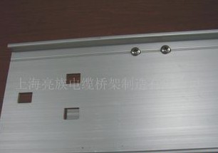 鍍鋅金屬橋架有著什么優(yōu)勢？